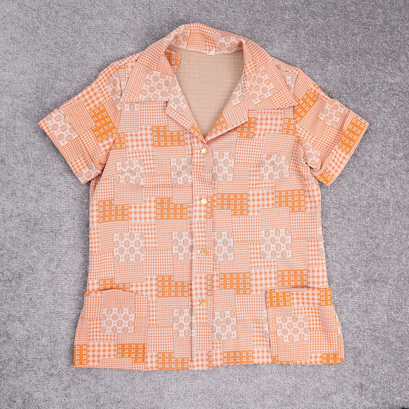Vintage Tops - Vintage 60s/70s Women's Disco Chest 19in Short Sleeve Full Button Collared Shirt